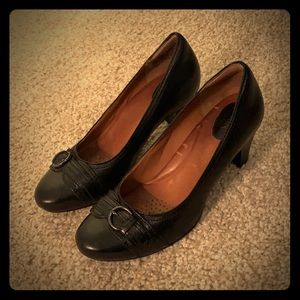 Clark’s black heel - size 7 - perfect for work!